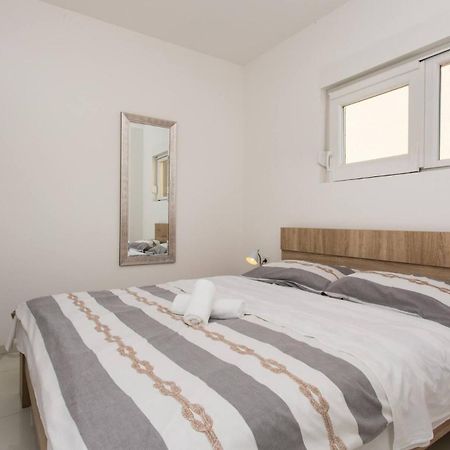 Apartments Bernardeta 1 Baška Exteriör bild